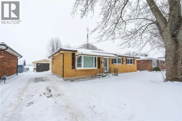 28 HIGHLAND DRIVE, Wallaceburg, Ontario N8A2K4