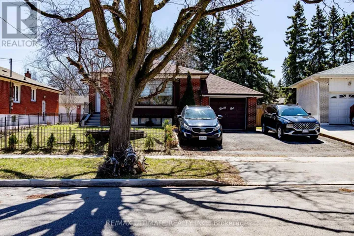 21 BENWAY DRIVE, Toronto (Rexdale-Kipling), Ontario M9W1Z2