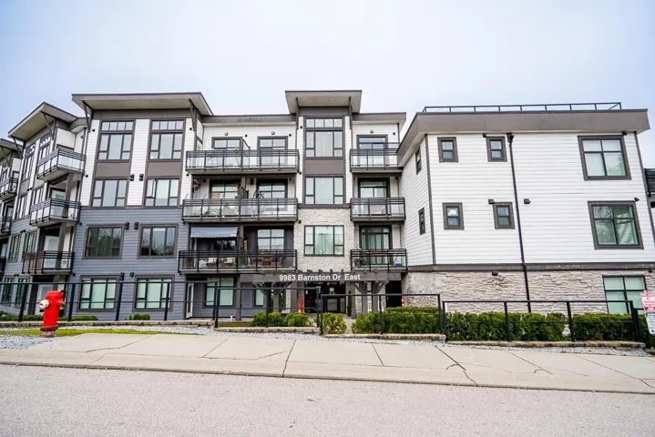 301 9983 E BARNSTON DRIVE, Surrey, British Columbia V4N6T3