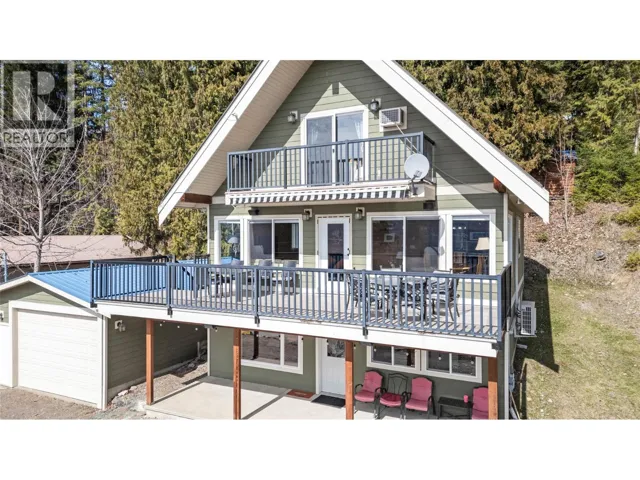 7577 Anglemont Drive, Anglemont, British Columbia V0E1M8