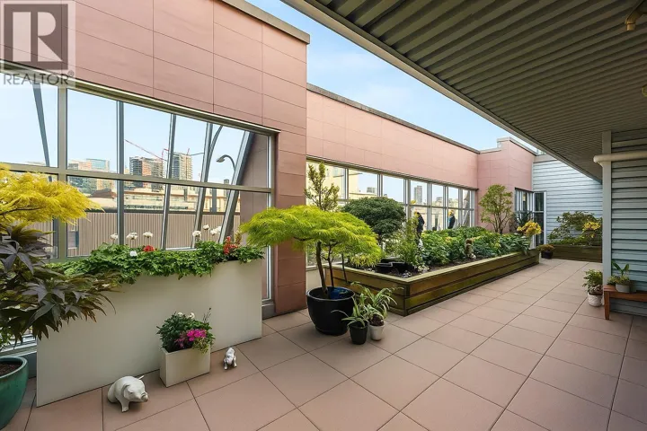 202 1750 W 2ND AVENUE, Vancouver, British Columbia V6J1H6