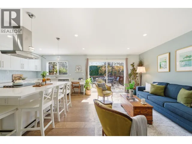 931 OLD LILLOOET ROAD, North Vancouver, British Columbia V7J2H7