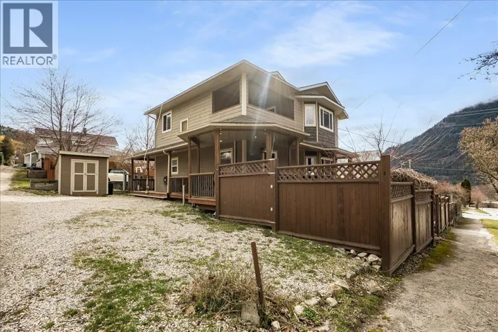 704 Fell Street, Nelson, British Columbia V1l3M9