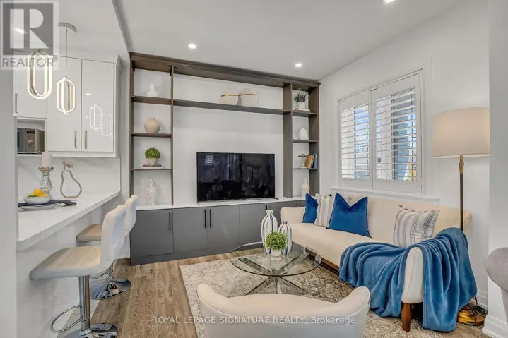 70 CLOVELLY AVENUE, Toronto (Oakwood Village), Ontario M6C1Y3