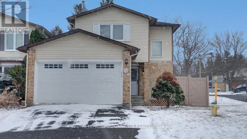 32 BRANDO CRESCENT, Ottawa, Ontario K1T2E3