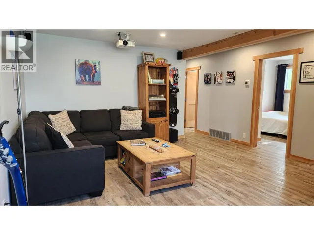 1675 LeRoi Avenue, Rossland, British Columbia V0G1Y0