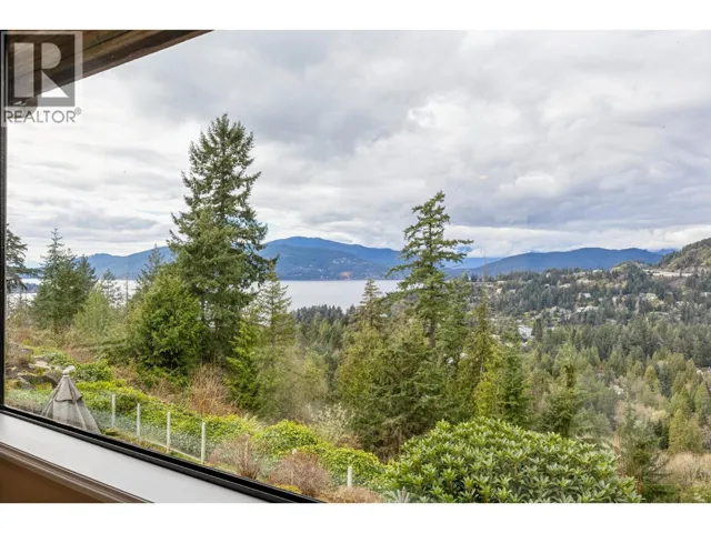 5180 MEADFEILD ROAD, West Vancouver, British Columbia V7W3B8