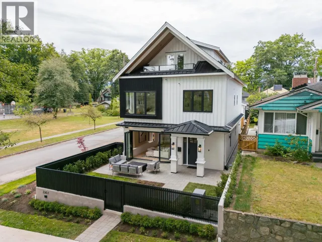 2307 E 3RD AVENUE, Vancouver, British Columbia V5N4W7