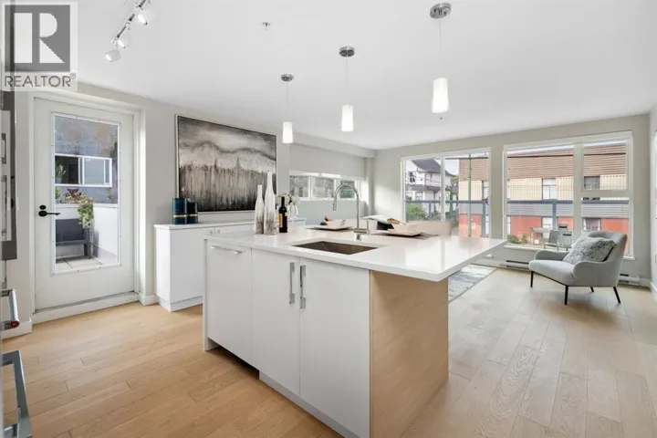 2512 FRASER STREET, Vancouver, British Columbia V5T3V4
