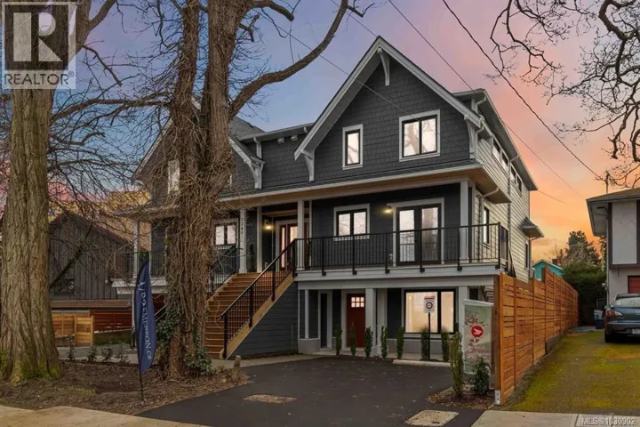 1 1789 Emerson St, Victoria, British Columbia V8R2C2