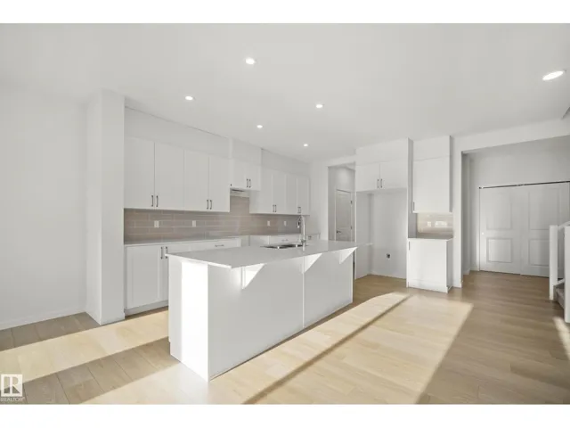 153 ROYAL ST, St. Albert, Alberta T8N8C9