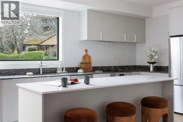 12 1520 Louise Pl, Saanich, British Columbia V8P2T8