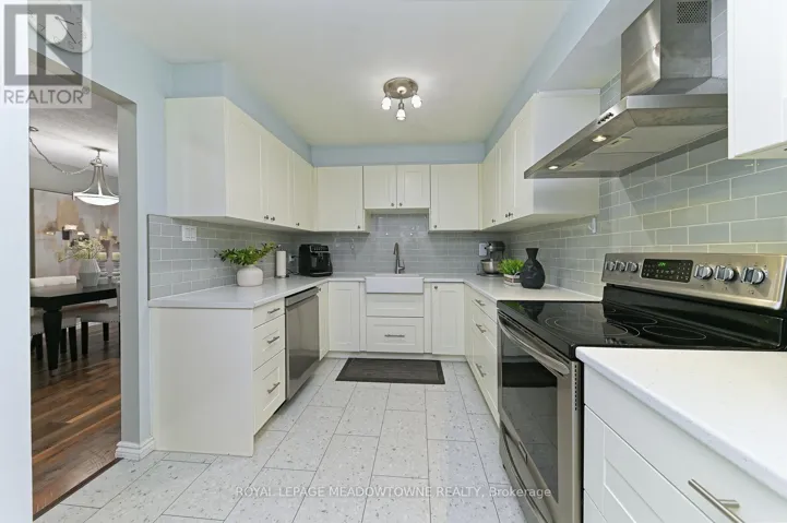 74 - 80 LYNDEN CIRCLE, Halton Hills (Georgetown), Ontario L7G4Y8
