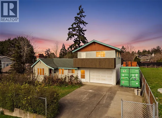 730 Violet Ave, Saanich, British Columbia V8Z2R3