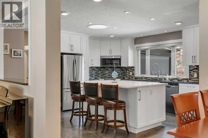 5411 Ladbrooke Drive SW, Calgary, Alberta T3E5X9