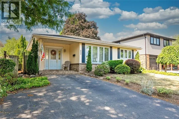 652 ARDLEIGH Crescent, Burlington, Ontario L7L4K8