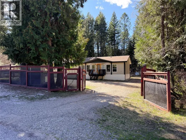 2135 HUNTER FRONTAGE Road, Christina Lake, British Columbia V0H1E2