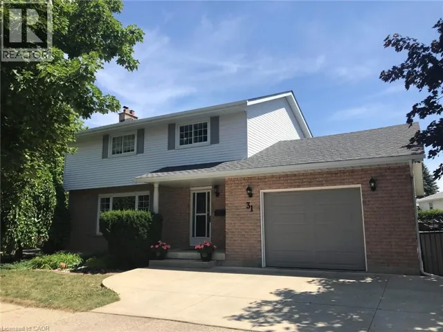 31 BLACKFRIAR Lane, Brantford, Ontario N3R7M2