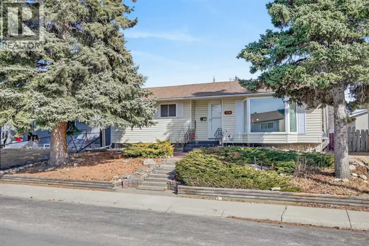 208 Penbrooke Way SE, Calgary, Alberta T2A3S8