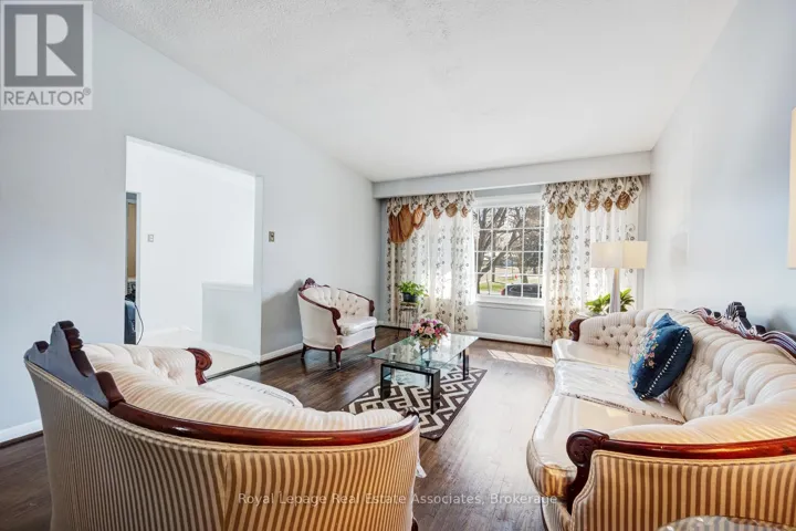 8 CAULFIELD ROAD, Toronto (Elms-Old Rexdale), Ontario M9W1W8