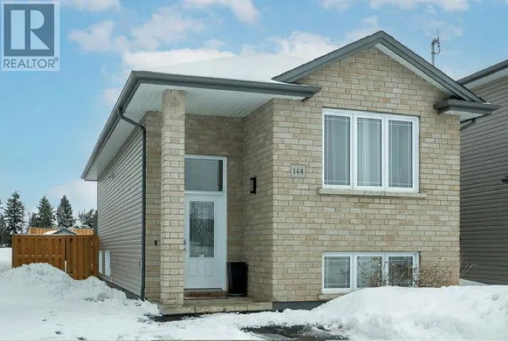 144 Cougar Crescent, Thunder Bay, Ontario P7C0B8
