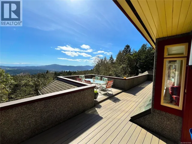 8242 Thomson Pl, Central Saanich, British Columbia V8M1S1