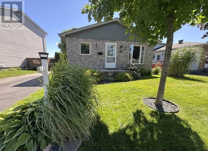 43 Bennett DR, Elliot Lake, Ontario P5A2T3