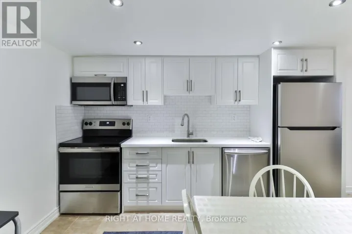 BSMT - 2 GREENLAND ROAD, Toronto (Banbury-Don Mills), Ontario M3C1N2