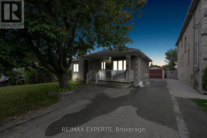 26 GROVEDALE AVENUE, Toronto (Maple Leaf), Ontario M6L1Y6