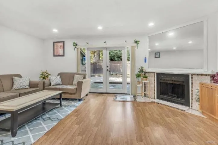 256 9452 PRINCE CHARLES BOULEVARD, Surrey, British Columbia V3V1S6