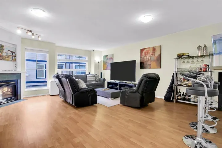 503 9118 149 STREET, Surrey, British Columbia V3R3Z6