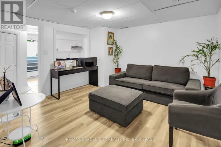UNIT #2 - 18 WAKIL DRIVE, St. Catharines (Glendale/Glenridge), Ontario L2T3H8