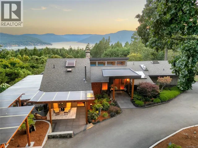 8100 Woodwyn Terr, Central Saanich, British Columbia V8M1S2