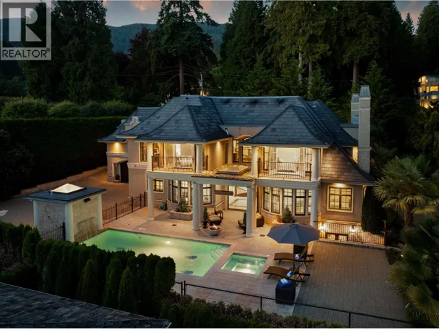 2912 MATHERS AVENUE, West Vancouver, British Columbia V7V2K1