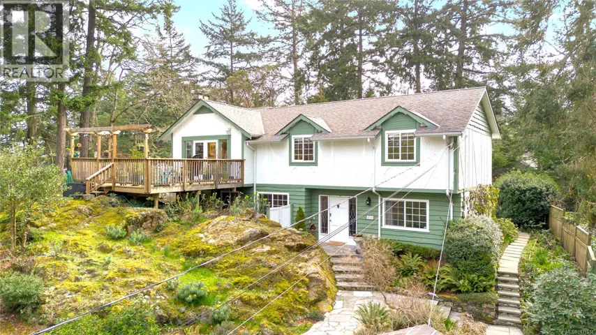 4719 Treetop Hts, Saanich, British Columbia V8Y1E2