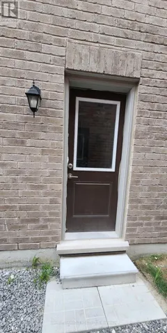 52 HUGGINS DRIVE, Whitby, Ontario L1P0J5
