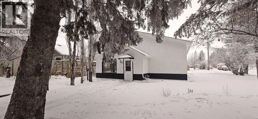 5489 51 Avenue, Lacombe, Alberta T4L1K9