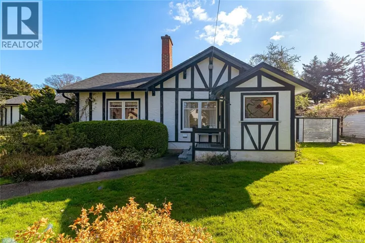 3777 Craigmillar Ave, Saanich, British Columbia V8P3H2