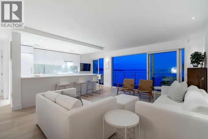 807 150 24TH STREET, West Vancouver, British Columbia V7V4G8