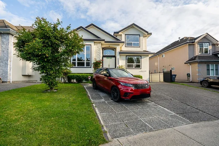 12608 67A AVENUE, Surrey, British Columbia V3W1G3