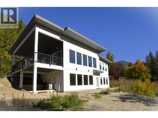 5916 Ferguson Frontage Road, Malakwa, British Columbia V0E2J0