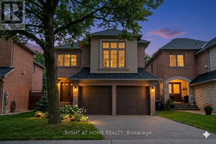 215 QUEENSLEA AVENUE, Toronto (Humberlea-Pelmo Park), Ontario M9N3X5