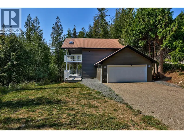 2725 VICKERS Trail, Anglemont, British Columbia V0E1M8