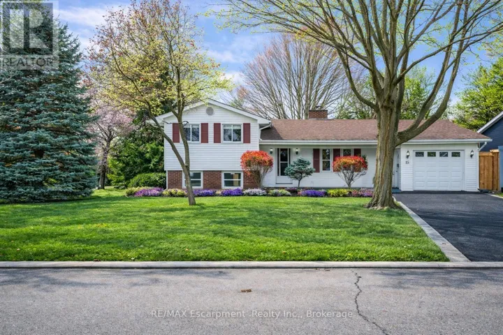 15 HARVEST LANE, Brantford, Ontario N3R5R3