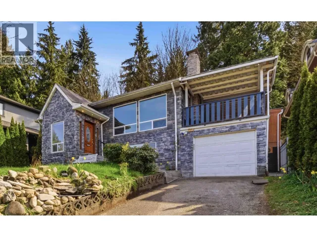 2331 HENRY STREET, Port Moody, British Columbia V3H2J4