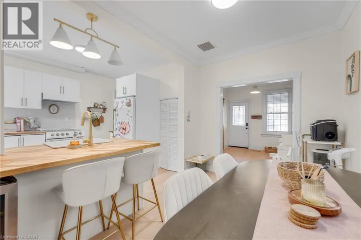 6 BEN LOMOND Place, Hamilton, Ontario L8V2S7