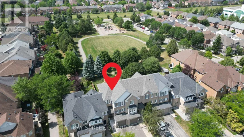 12 STILES AVENUE W, Aurora (Bayview Wellington), Ontario L4G7N3