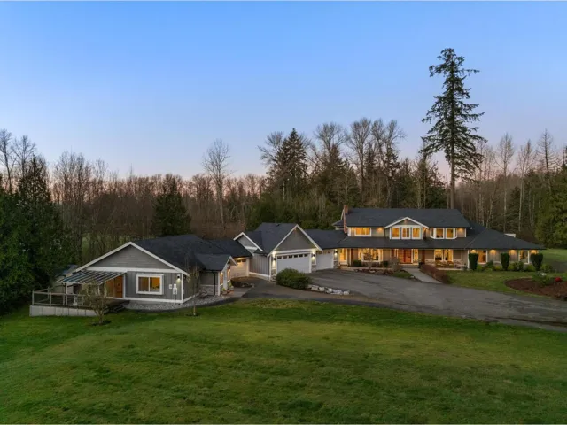 22015 40 AVENUE, Langley, British Columbia V2Z1N7