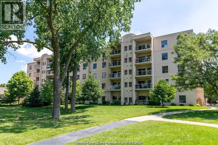 315 VILLAGE GROVE DRIVE Unit# 103, Tecumseh, Ontario N8N5G4