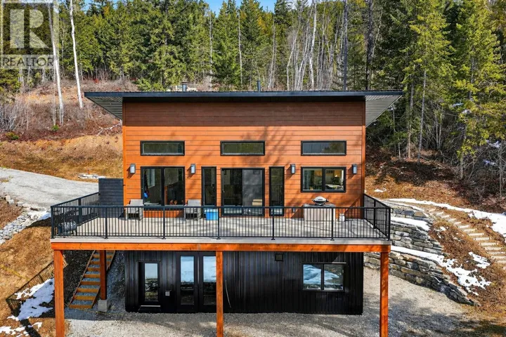 1414 Black Bear Drive, Golden, British Columbia V0A1H7